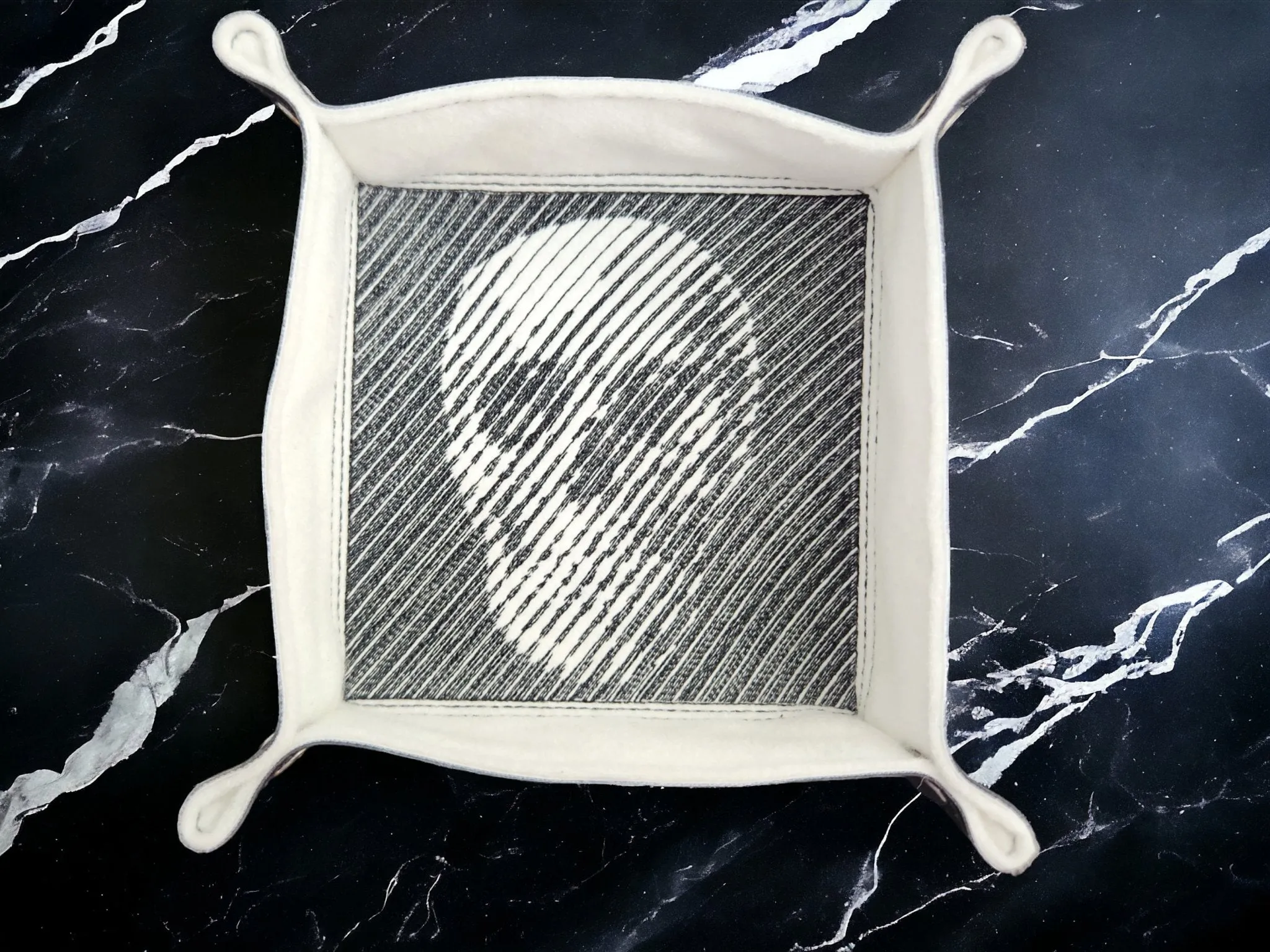 Skull dice tray